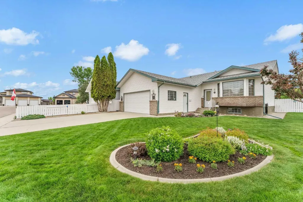 2 Hunter Court NE Medicine Hat AB T1C1W5