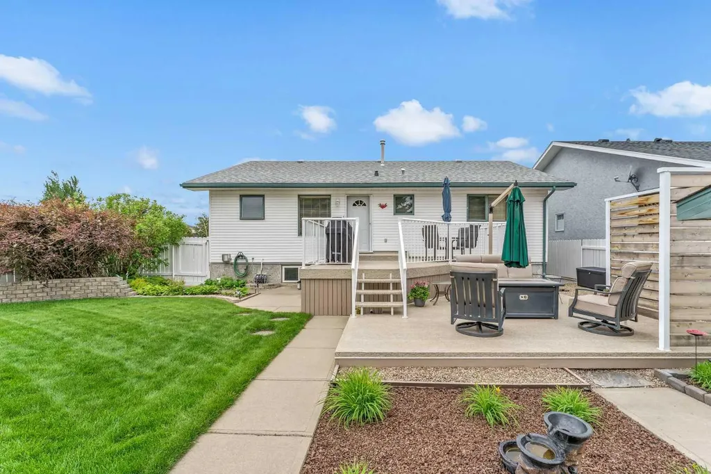 2 Hunter Court NE Medicine Hat AB T1C1W5