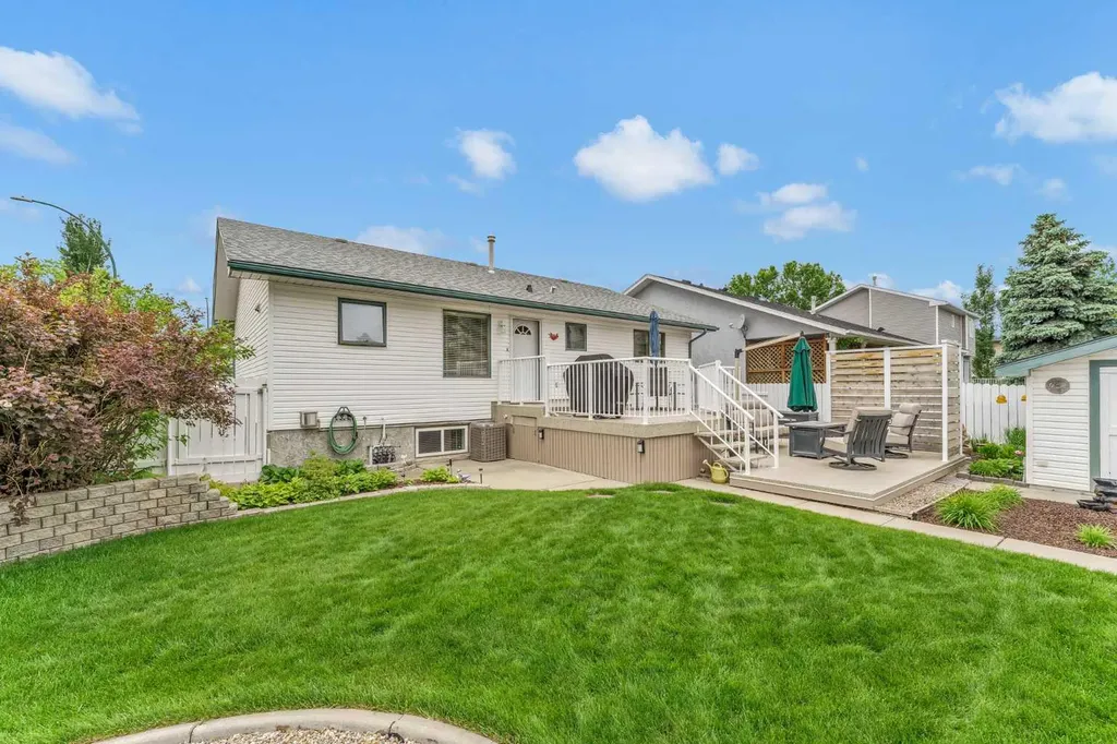 2 Hunter Court NE Medicine Hat AB T1C1W5