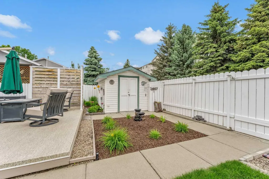 2 Hunter Court NE Medicine Hat AB T1C1W5