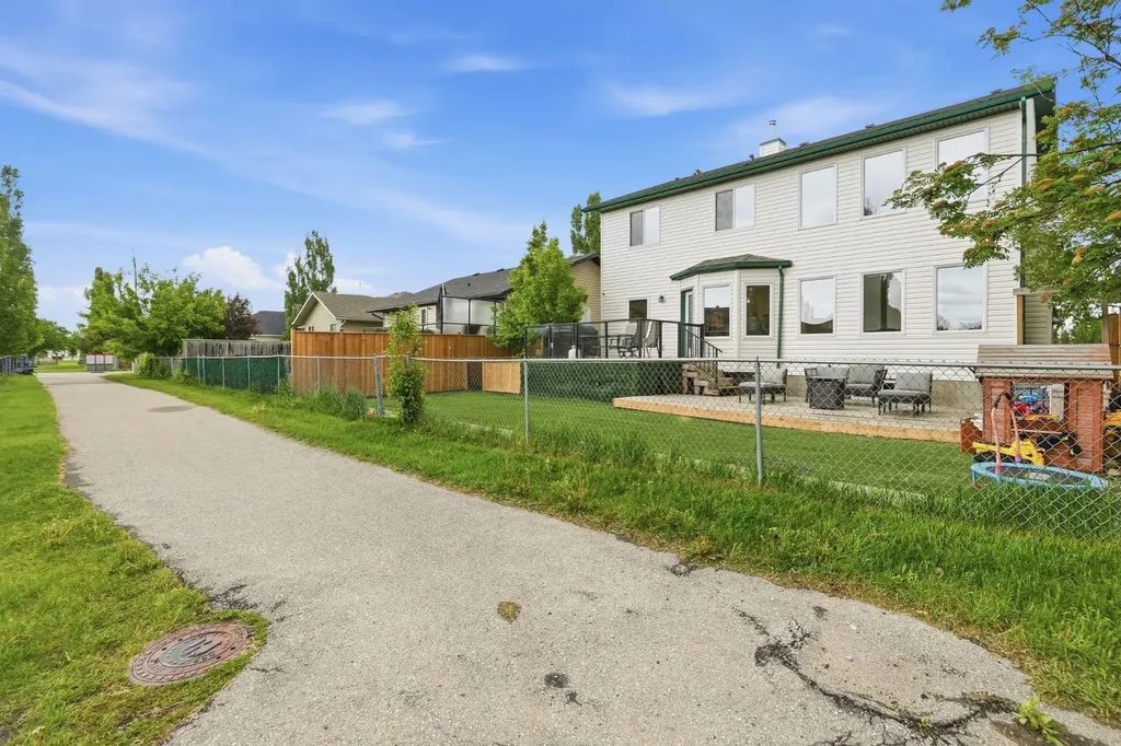 1506 Riverside Drive NW High River AB T1V 1W8