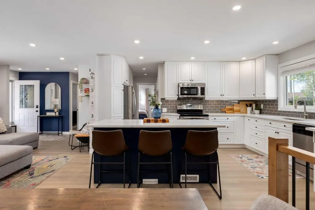 1324 Lake Sylvan Drive SE Calgary AB T2J 3C8