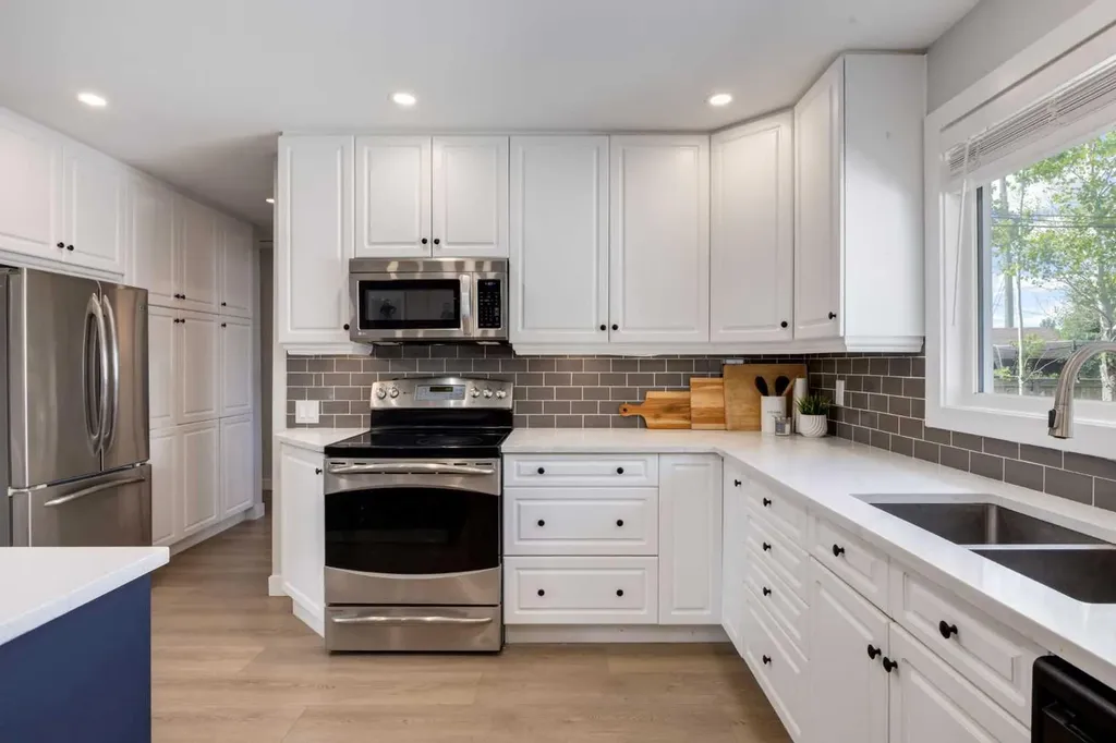 1324 Lake Sylvan Drive SE Calgary AB T2J 3C8