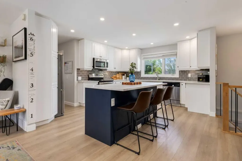 1324 Lake Sylvan Drive SE Calgary AB T2J 3C8