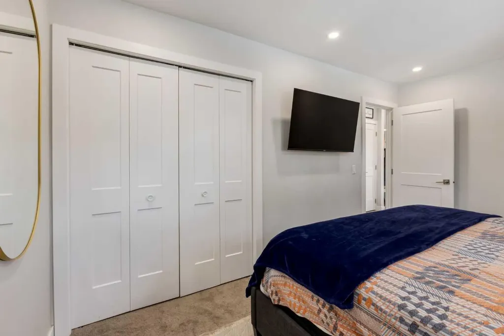 1324 Lake Sylvan Drive SE Calgary AB T2J 3C8