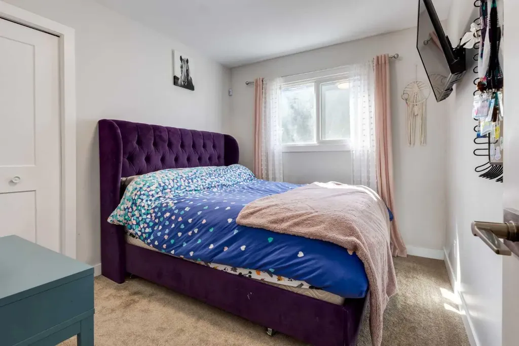 1324 Lake Sylvan Drive SE Calgary AB T2J 3C8