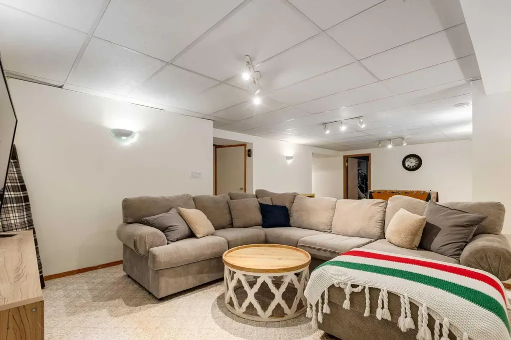 1324 Lake Sylvan Drive SE Calgary AB T2J 3C8