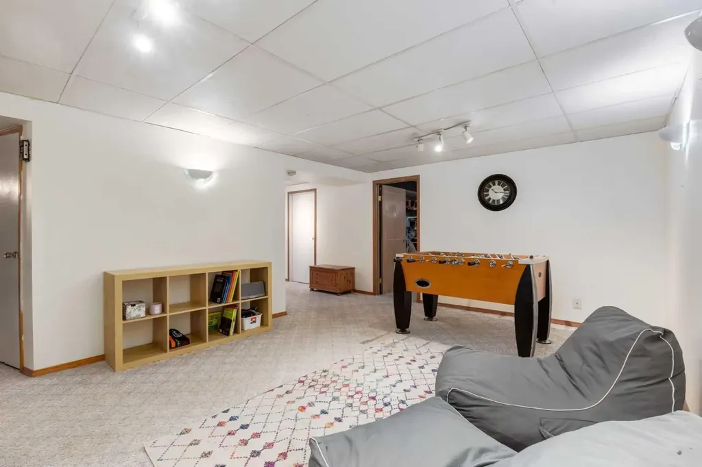 1324 Lake Sylvan Drive SE Calgary AB T2J 3C8