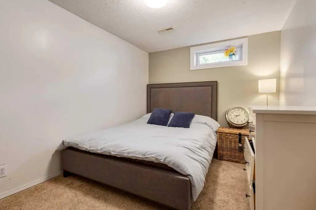 1324 Lake Sylvan Drive SE Calgary AB T2J 3C8