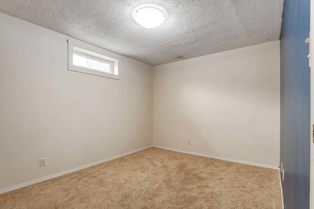 1324 Lake Sylvan Drive SE Calgary AB T2J 3C8