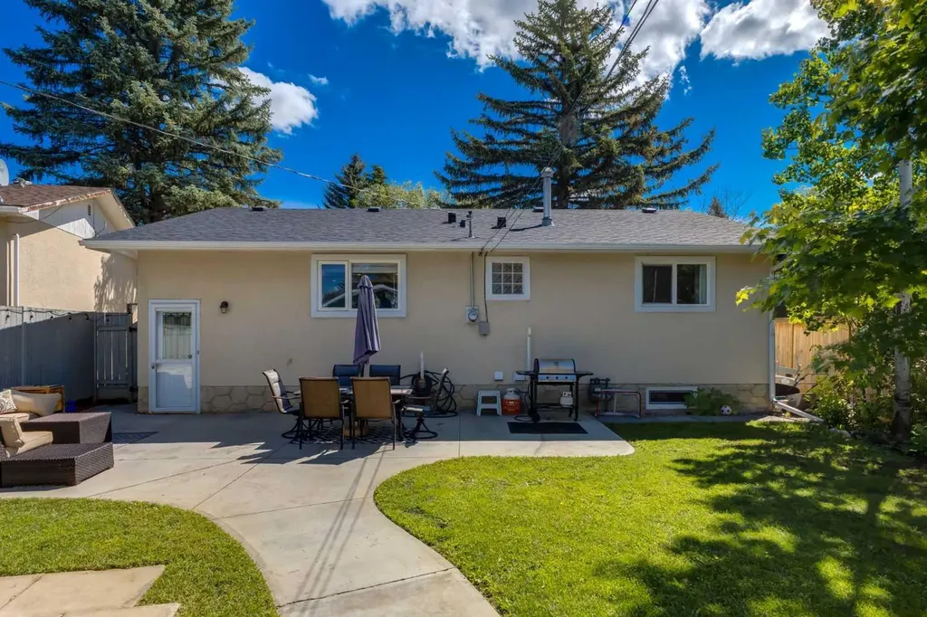 1324 Lake Sylvan Drive SE Calgary AB T2J 3C8