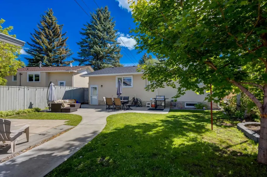 1324 Lake Sylvan Drive SE Calgary AB T2J 3C8