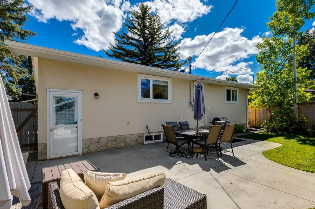 1324 Lake Sylvan Drive SE Calgary AB T2J 3C8