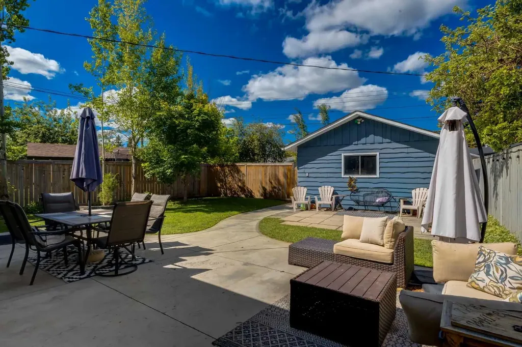 1324 Lake Sylvan Drive SE Calgary AB T2J 3C8