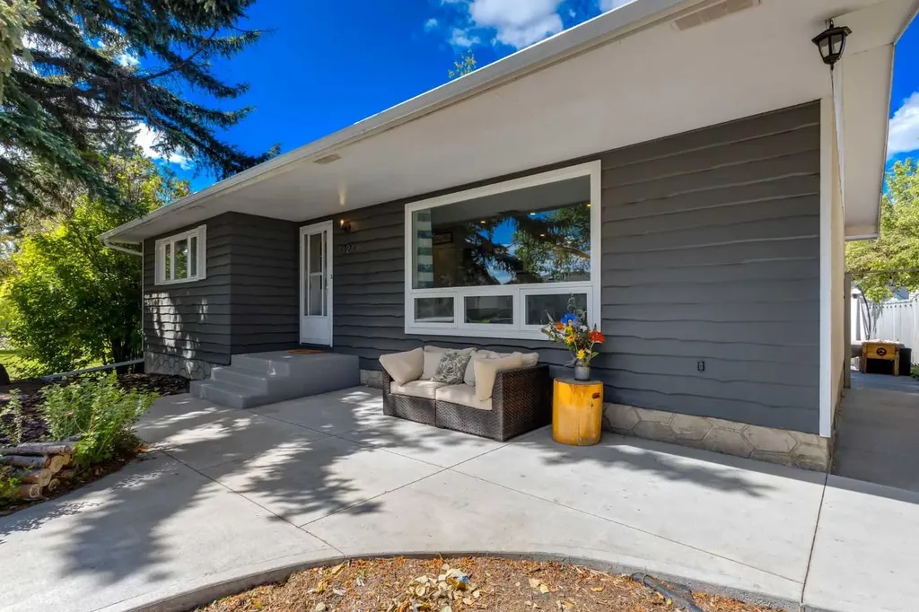 1324 Lake Sylvan Drive SE Calgary AB T2J 3C8