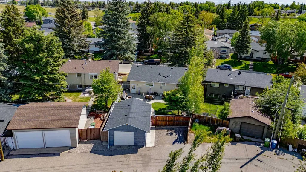 1324 Lake Sylvan Drive SE Calgary AB T2J 3C8