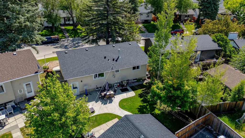 1324 Lake Sylvan Drive SE Calgary AB T2J 3C8