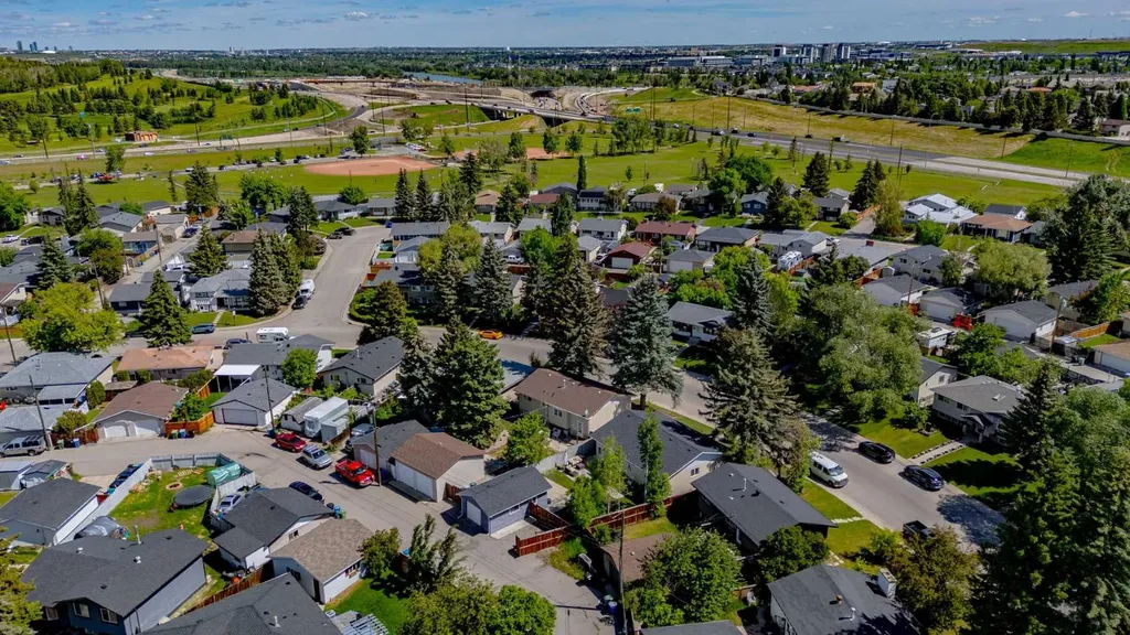 1324 Lake Sylvan Drive SE Calgary AB T2J 3C8