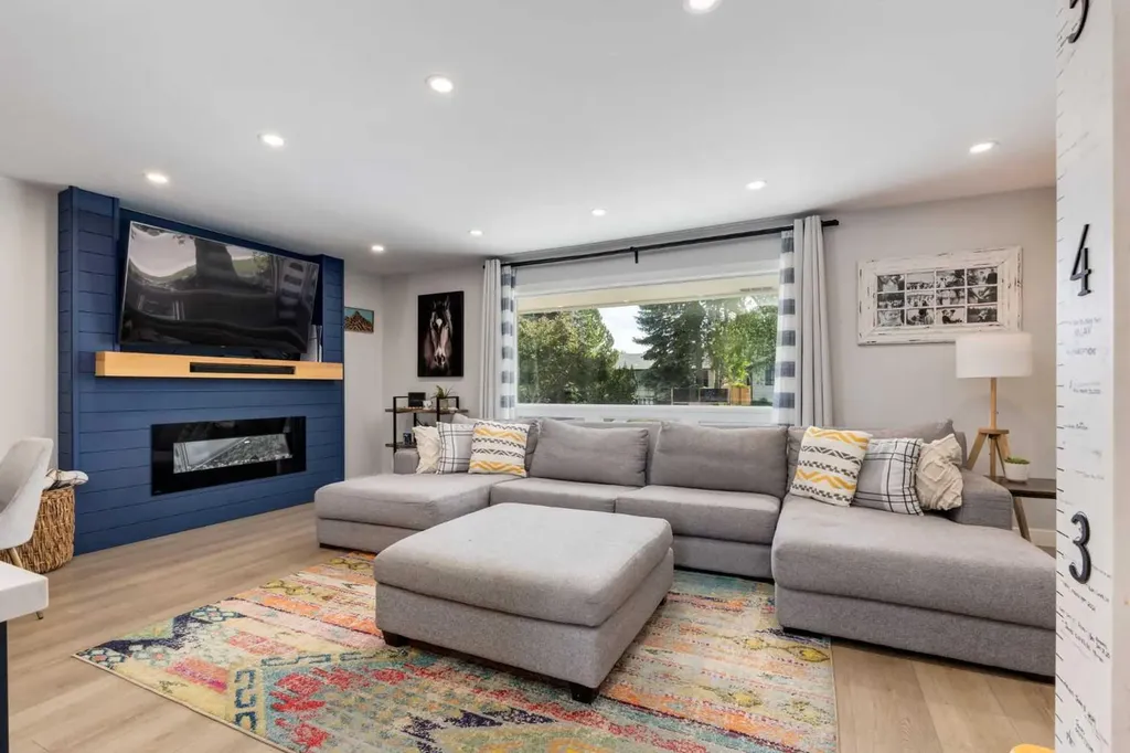 1324 Lake Sylvan Drive SE Calgary AB T2J 3C8