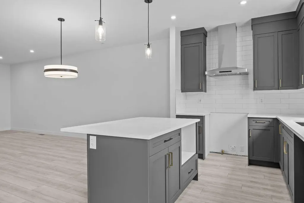 33 Hotchkiss Gardens SE Calgary AB T3S 0T7