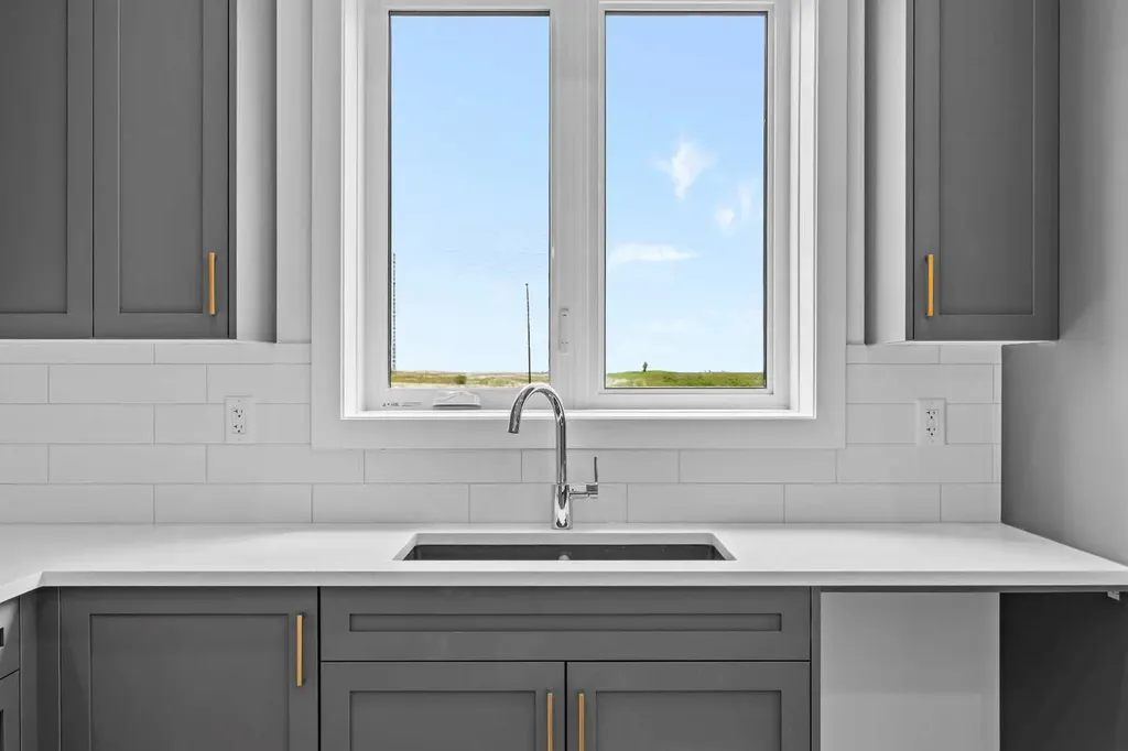 33 Hotchkiss Gardens SE Calgary AB T3S 0T7