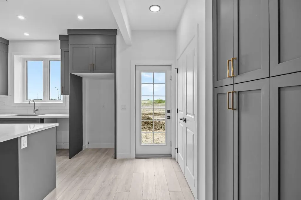 33 Hotchkiss Gardens SE Calgary AB T3S 0T7