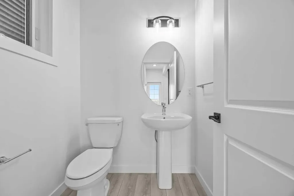 33 Hotchkiss Gardens SE Calgary AB T3S 0T7