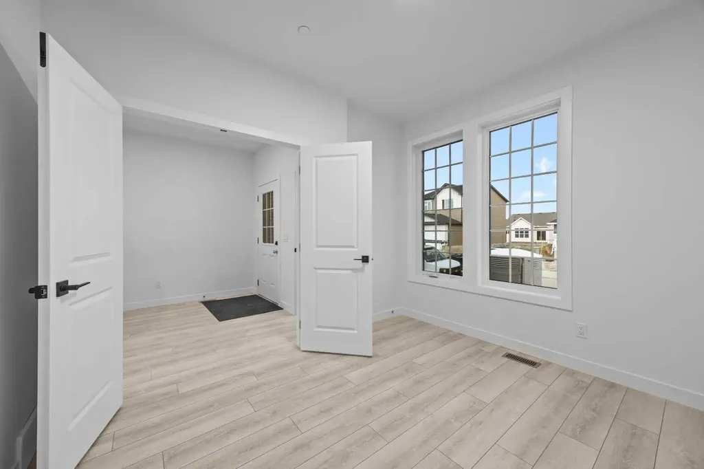 33 Hotchkiss Gardens SE Calgary AB T3S 0T7