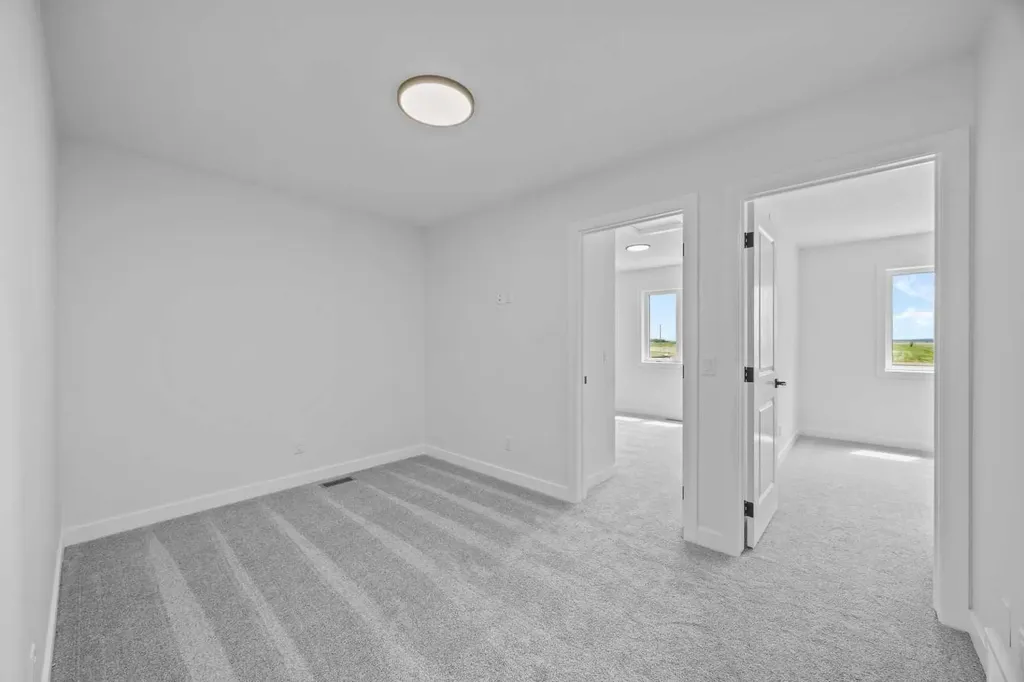 33 Hotchkiss Gardens SE Calgary AB T3S 0T7