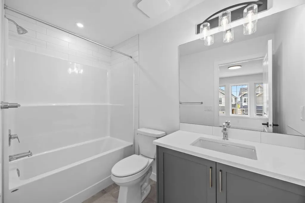33 Hotchkiss Gardens SE Calgary AB T3S 0T7
