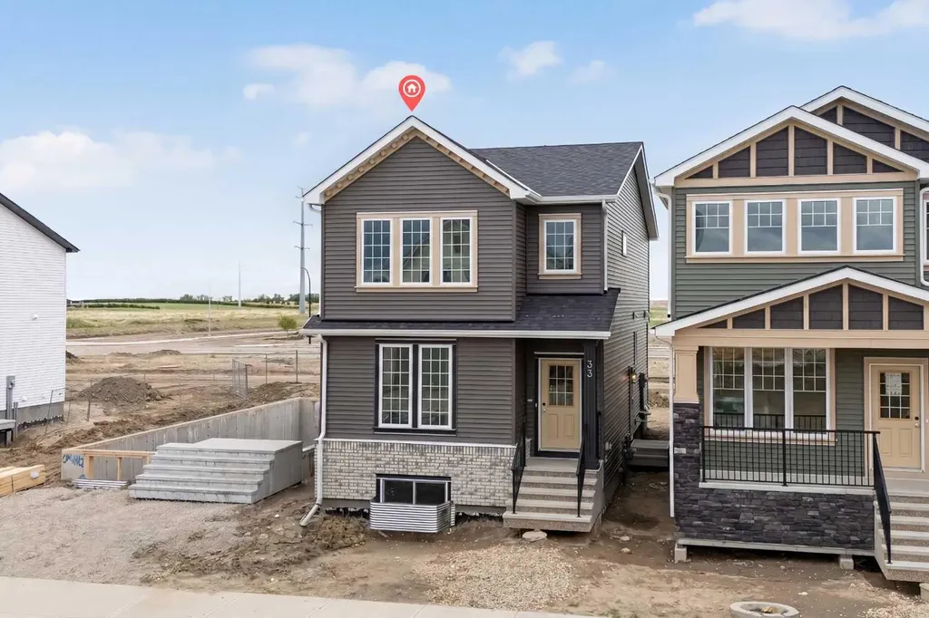 33 Hotchkiss Gardens SE Calgary AB T3S 0T7