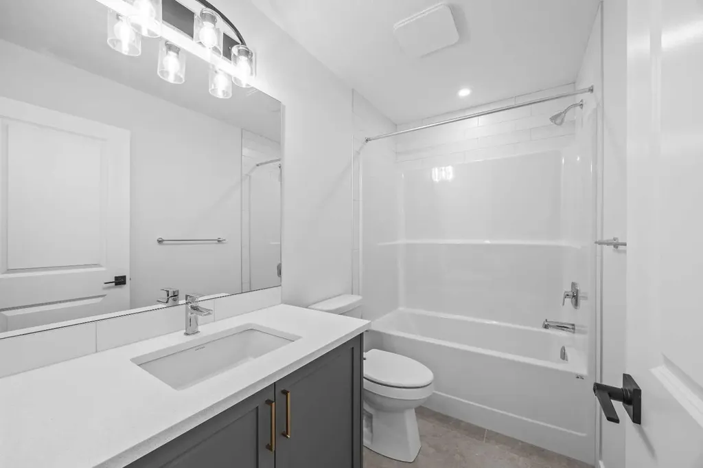 33 Hotchkiss Gardens SE Calgary AB T3S 0T7