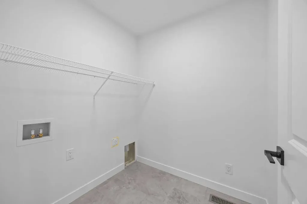 33 Hotchkiss Gardens SE Calgary AB T3S 0T7