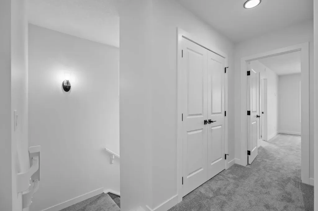 33 Hotchkiss Gardens SE Calgary AB T3S 0T7