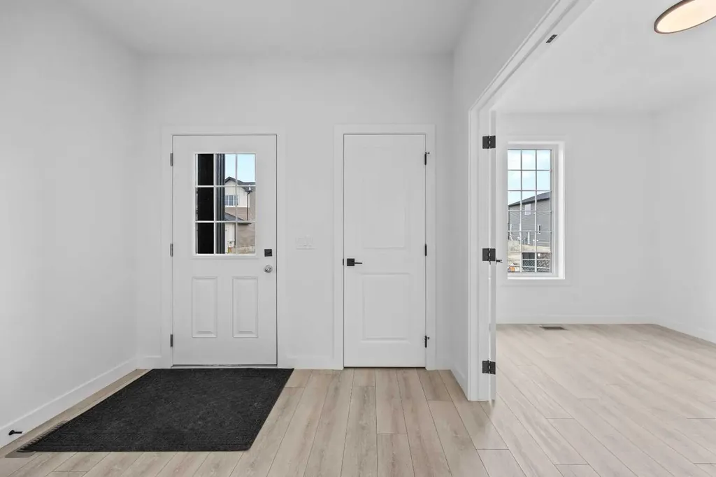 33 Hotchkiss Gardens SE Calgary AB T3S 0T7