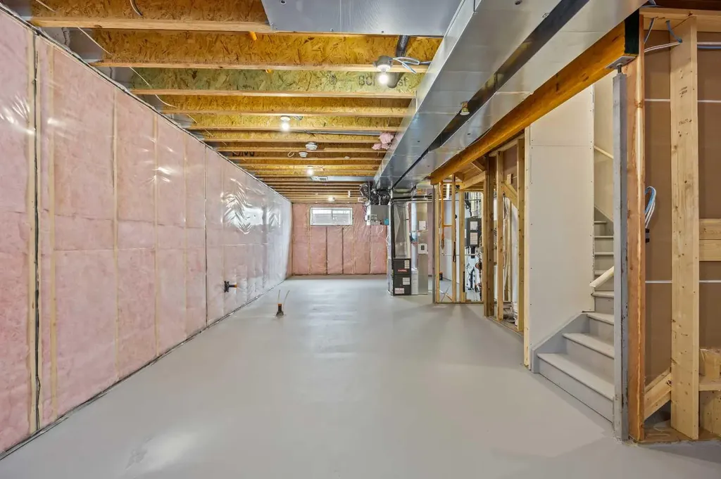 33 Hotchkiss Gardens SE Calgary AB T3S 0T7