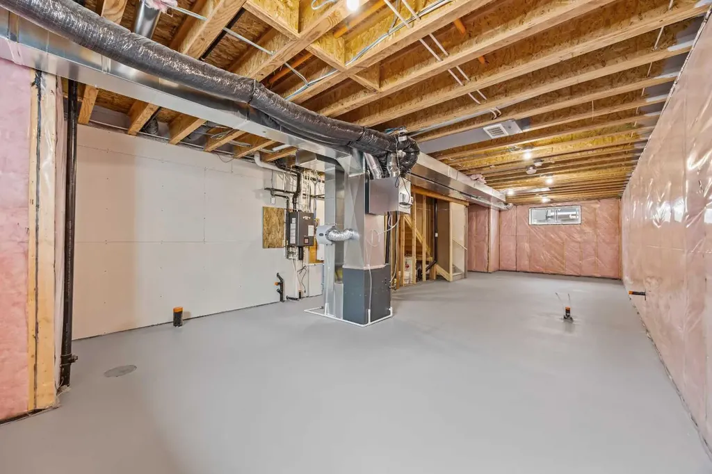 33 Hotchkiss Gardens SE Calgary AB T3S 0T7