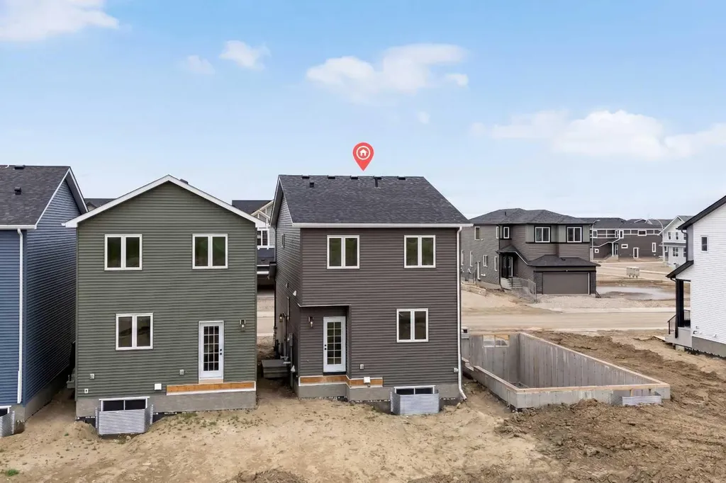 33 Hotchkiss Gardens SE Calgary AB T3S 0T7