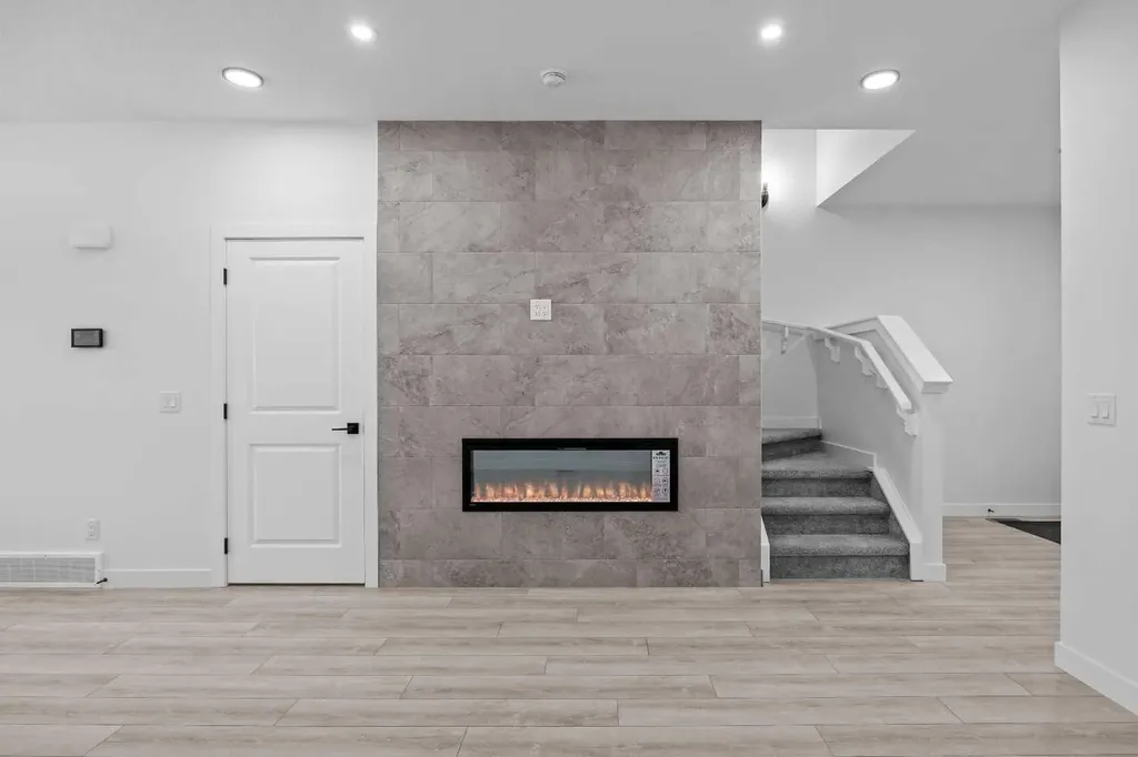 33 Hotchkiss Gardens SE Calgary AB T3S 0T7