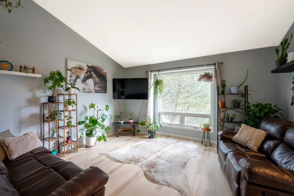 23 Dakota Road W Lethbridge AB T1K5L4