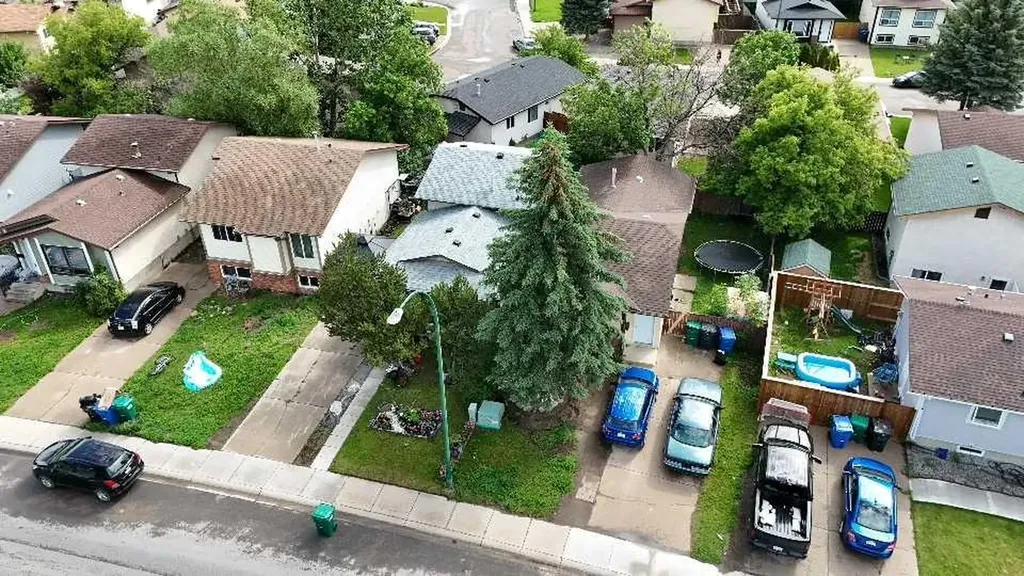 23 Dakota Road W Lethbridge AB T1K5L4