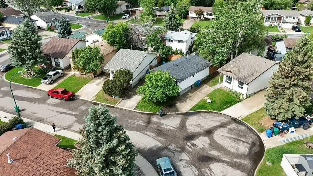 23 Dakota Road W Lethbridge AB T1K5L4