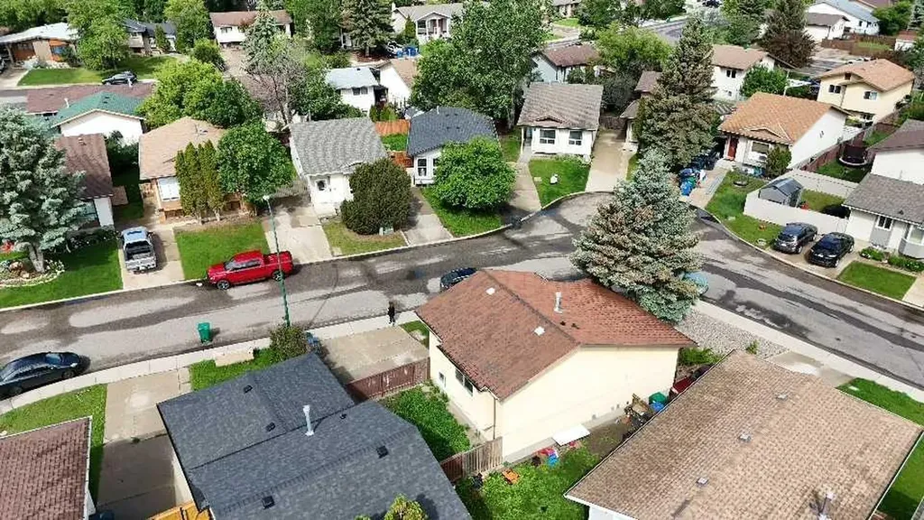 23 Dakota Road W Lethbridge AB T1K5L4