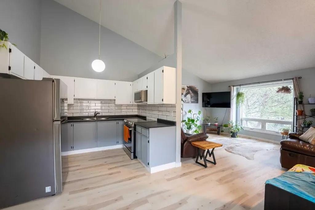 23 Dakota Road W Lethbridge AB T1K5L4