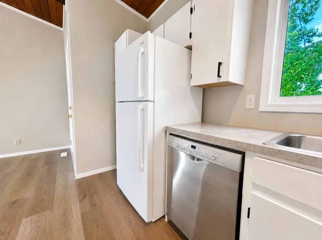129 Oaktree Lane SW Calgary AB T2V 4E5