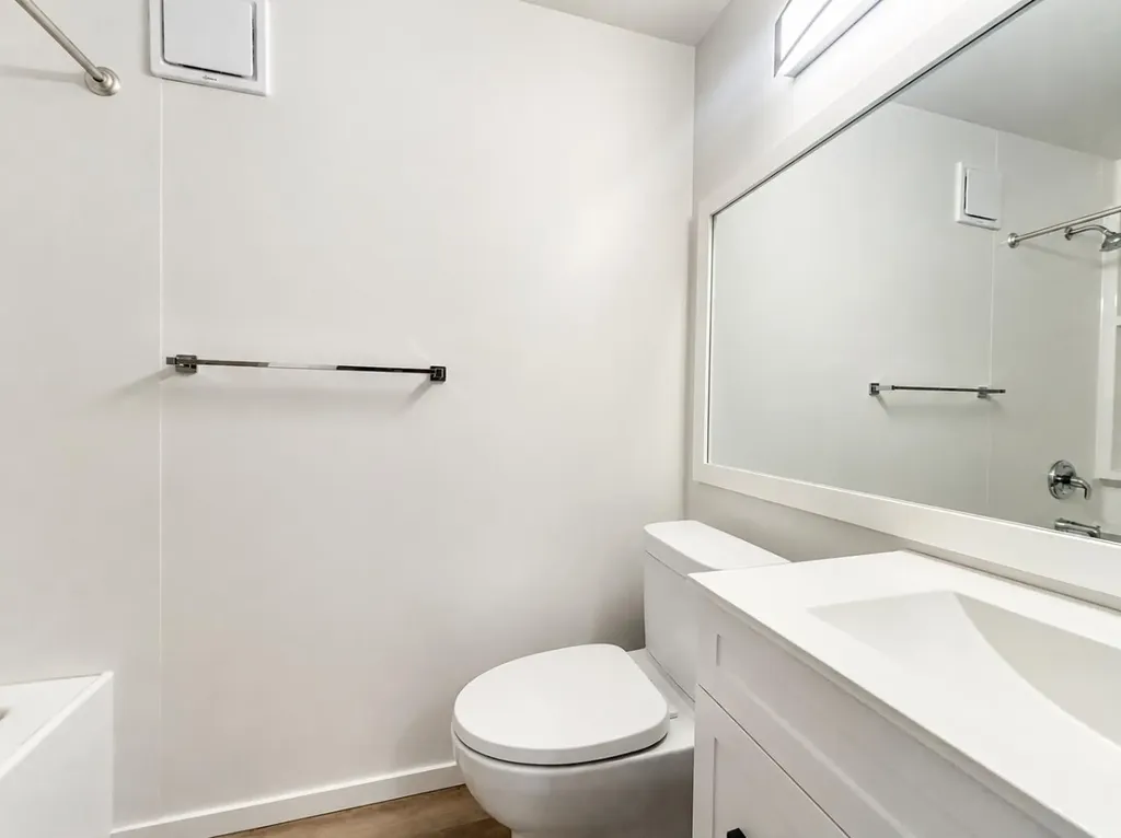 129 Oaktree Lane SW Calgary AB T2V 4E5