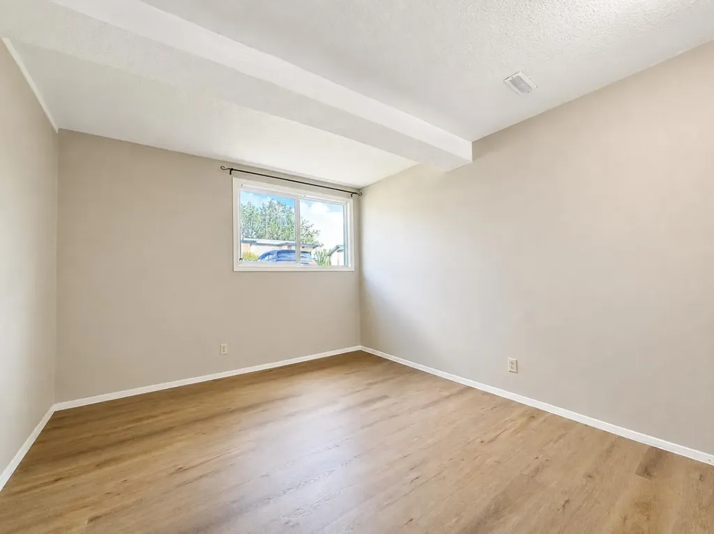 129 Oaktree Lane SW Calgary AB T2V 4E5