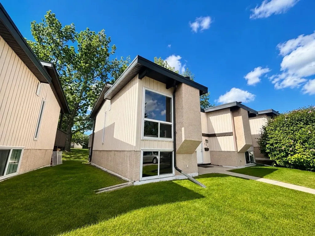 129 Oaktree Lane SW Calgary AB T2V 4E5