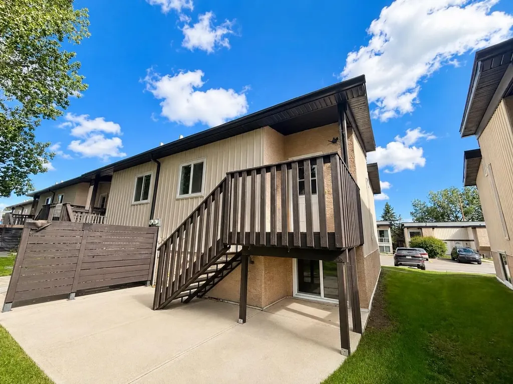 129 Oaktree Lane SW Calgary AB T2V 4E5