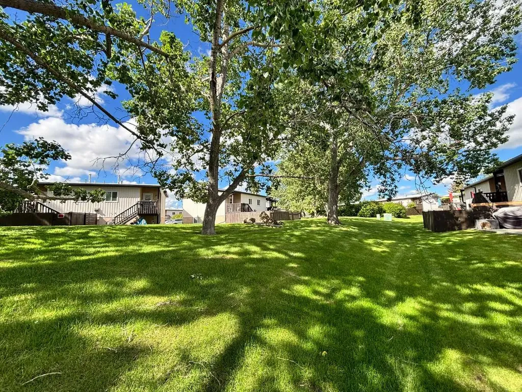 129 Oaktree Lane SW Calgary AB T2V 4E5